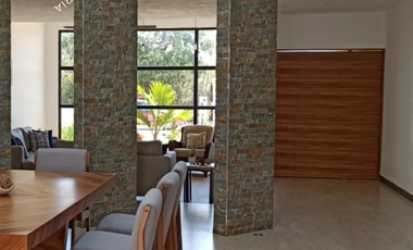 Amplia Casa en venta en residencial club Norte Mérida con 4 recamaras