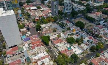 Amplia propiedad multiusos en colonia Americana. Muy cerca de Avenida Chapultepec.