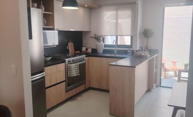 CASA EN VENTA 3 HABITACIONES Y SALA DE TV EN CD MESETA TOTALMENTE EQUIPADA Y GASTOS AL 5%