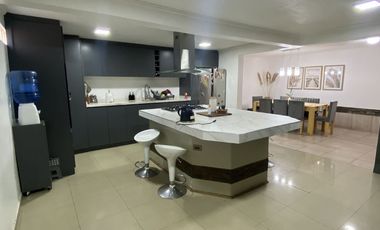 CASA EN VENTA REMODELADA 3 PISOS