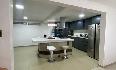CASA EN VENTA REMODELADA 3 PISOS