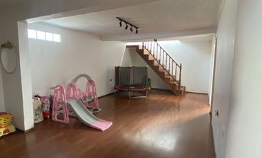 CASA EN VENTA REMODELADA 3 PISOS