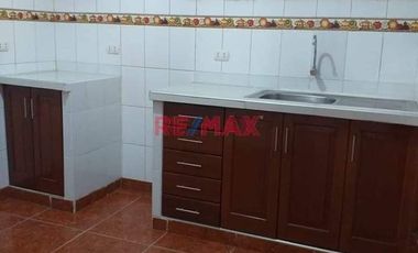 Se Alquila Departamento En Primer Piso con cochera,  En Surco