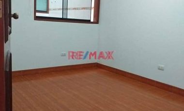 Se Alquila Departamento En Primer Piso con cochera,  En Surco