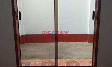 Se Alquila Departamento En Primer Piso con cochera,  En Surco