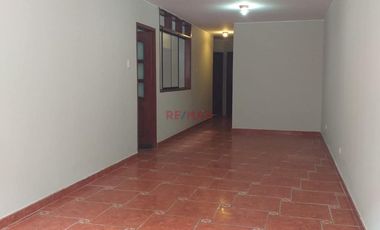 Se Alquila Departamento En Primer Piso con cochera,  En Surco