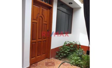 Se Alquila Departamento En Primer Piso con cochera,  En Surco