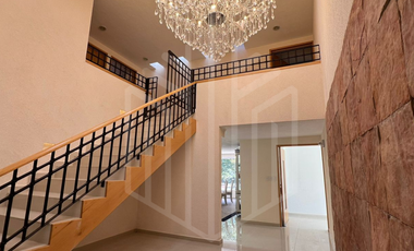 RESIDENCIA ESPECTACULAR  EN VENTA LISTA PARA HABITAR EN CLUB DE GOLF VALLESCONDIDO.