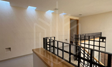 RESIDENCIA ESPECTACULAR  EN VENTA LISTA PARA HABITAR EN CLUB DE GOLF VALLESCONDIDO.