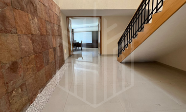 RESIDENCIA ESPECTACULAR  EN VENTA LISTA PARA HABITAR EN CLUB DE GOLF VALLESCONDIDO.