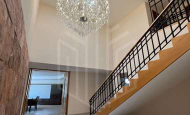 RESIDENCIA ESPECTACULAR  EN VENTA LISTA PARA HABITAR EN CLUB DE GOLF VALLESCONDIDO.