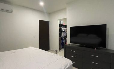 SE VENDE EXCLUSIVA CASA CON PANELES SOLARES EN PLAYA DEL CARMEN DE ENTREGA INMEDIATA