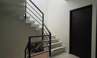 SE VENDE EXCLUSIVA CASA CON PANELES SOLARES EN PLAYA DEL CARMEN DE ENTREGA INMEDIATA
