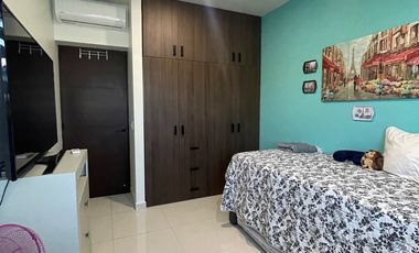 SE VENDE EXCLUSIVA CASA CON PANELES SOLARES EN PLAYA DEL CARMEN DE ENTREGA INMEDIATA