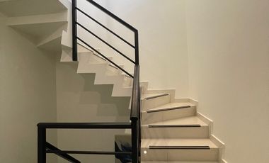 SE VENDE EXCLUSIVA CASA CON PANELES SOLARES EN PLAYA DEL CARMEN DE ENTREGA INMEDIATA