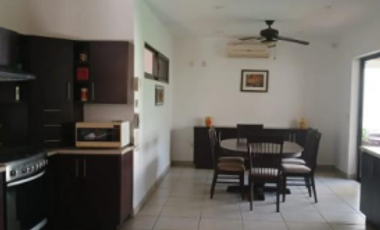 HERMOSA CASA JUNTO AL MALECON