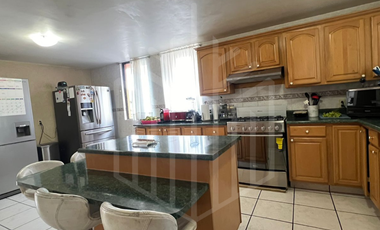 CASA EXCLUSIVA EN VENTA CON VISTA AL GOLF EN VALLESCONDIDO