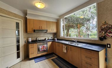 Vendo Casa de 3 Dormitorios  en La Primavera,Cumbayá en Urbanización