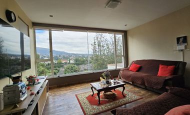 Vendo Casa de 3 Dormitorios  en La Primavera,Cumbayá en Urbanización