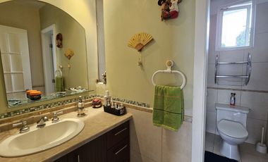 Vendo Casa de 3 Dormitorios  en La Primavera,Cumbayá en Urbanización