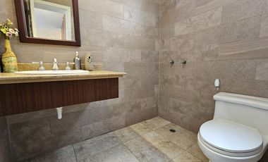 Vendo Casa de 3 Dormitorios  en La Primavera,Cumbayá en Urbanización