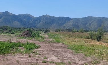 Fracciones de 1 hectárea en venta en Los Reartes 