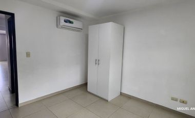 Alquilo Departamento 3 Dormitorios La Vista Towers 2 Parqueos Sector City Mall
