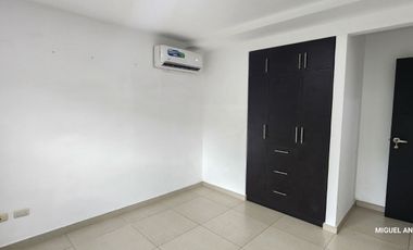 Alquilo Departamento 3 Dormitorios La Vista Towers 2 Parqueos Sector City Mall