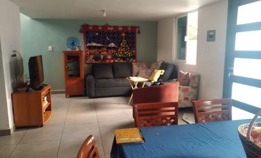 Linda casa en lomas de Valle Dorado