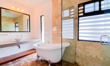 CASA REAL ESMERALDA. ZONA ESMERALDA. BOSQUE ESMERALDA. 3 RECAMARAS, 4 ESTACIONAMIENTOS, JARDÍN PLANO