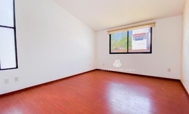 CASA REAL ESMERALDA. ZONA ESMERALDA. BOSQUE ESMERALDA. 3 RECAMARAS, 4 ESTACIONAMIENTOS, JARDÍN PLANO