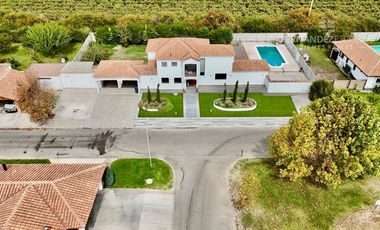 RINCONADA - ARRIENDA CASA DE DOS PISOS 4D 3B PISCINA - COND. EL GOLF