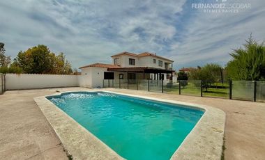 RINCONADA - ARRIENDA CASA DE DOS PISOS 4D 3B PISCINA - COND. EL GOLF