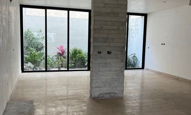 SE VENDE HERMOSA CASA DE 3 RECAMARAS A 10 MINUTOS DE LA PLAYA EN PLAYA DEL CARMEN JUNTO A MAYAKOBA