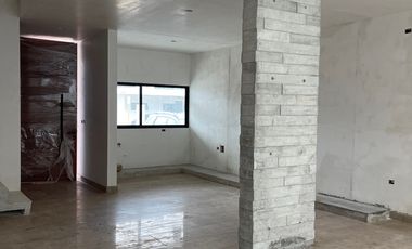 SE VENDE HERMOSA CASA DE 3 RECAMARAS A 10 MINUTOS DE LA PLAYA EN PLAYA DEL CARMEN JUNTO A MAYAKOBA