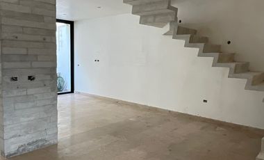 SE VENDE HERMOSA CASA DE 3 RECAMARAS A 10 MINUTOS DE LA PLAYA EN PLAYA DEL CARMEN JUNTO A MAYAKOBA