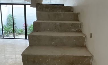 SE VENDE HERMOSA CASA DE 3 RECAMARAS A 10 MINUTOS DE LA PLAYA EN PLAYA DEL CARMEN JUNTO A MAYAKOBA