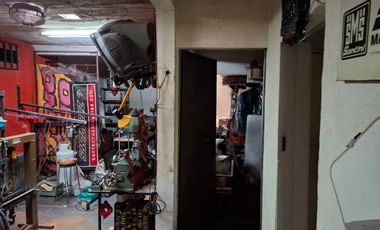 Casa con locales en venta en Escuadròn 201 Iztapalapa