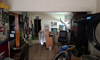 Casa con locales en venta en Escuadròn 201 Iztapalapa