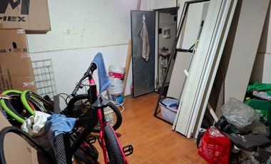 Casa con locales en venta en Escuadròn 201 Iztapalapa