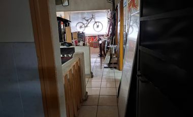 Casa con locales en venta en Escuadròn 201 Iztapalapa