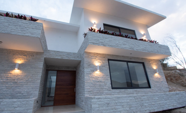 Se vende  moderna villa con elevador en Club Campestre  San José del Cabo