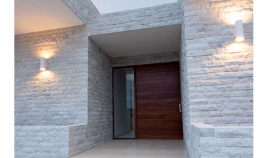 Se vende  moderna villa con elevador en Club Campestre  San José del Cabo