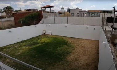 CASA EN VENTA EN VILLA DE LOS FRAILES, POCITOS, SAN MIGUEL DE ALLENDE CON JARDIN PRIVADO