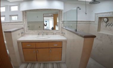 CASA EN VENTA EN VILLA DE LOS FRAILES, POCITOS, SAN MIGUEL DE ALLENDE CON JARDIN PRIVADO