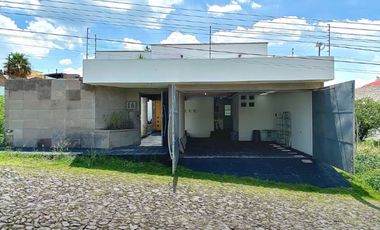 CASA EN VENTA EN VILLA DE LOS FRAILES, POCITOS, SAN MIGUEL DE ALLENDE CON JARDIN PRIVADO