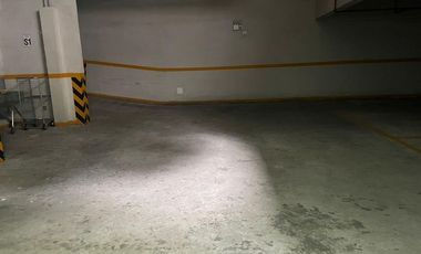 ALQUILO COCHERA TECHADA MODERNA CERCA ARAMBURU
