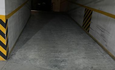 ALQUILO COCHERA TECHADA MODERNA CERCA ARAMBURU