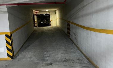 ALQUILO COCHERA TECHADA MODERNA CERCA ARAMBURU