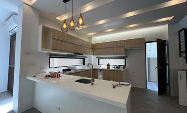 South Forbes Villas 5 Bedrooms House and Lot for Sale